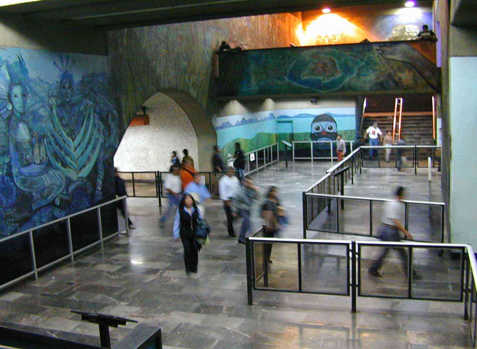 Abbildung Guillermo Ceniceros, Del códice al mural, metro Tacubaya, México D.F., 1987
