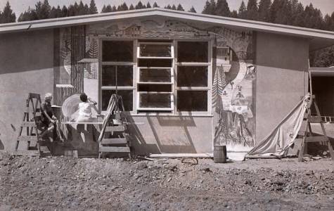 Lucienne Bloch at work, with unknown person, Guerneville 1949 (foto: Lucienne Bloch archive) 1949guerneville016kl.jpg