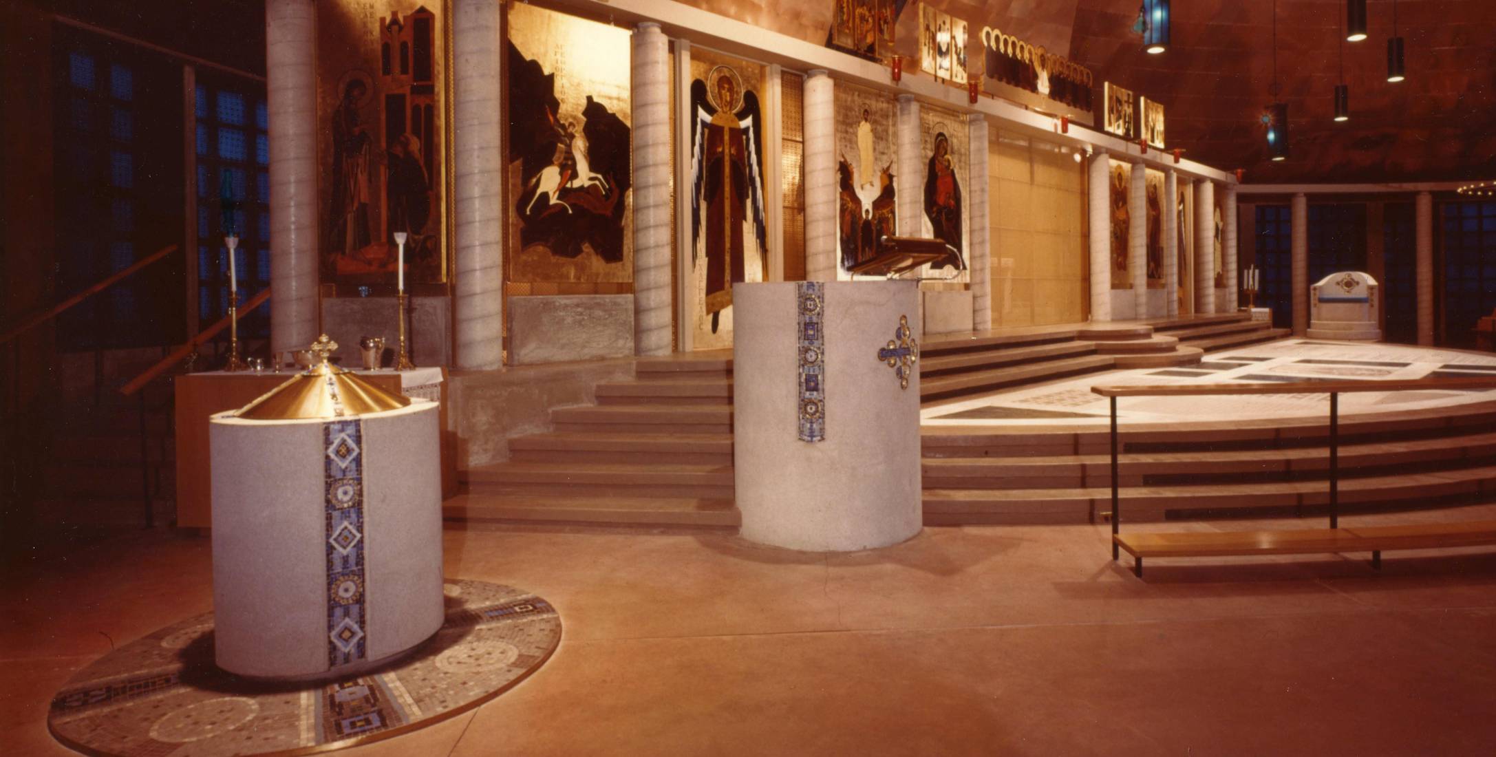 19639interiorcloseupgreekorthodox.jpg