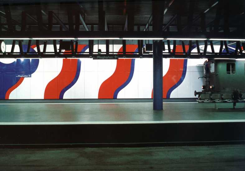 Flughafenbahnho_2.jpg