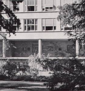 Wandelhalle des Bürgerspitals Basel mit Wandgemälde (foto: Das Werk 46 (1959), Heft 12, S. 451) bildschirmfoto20230528um131433kl.png