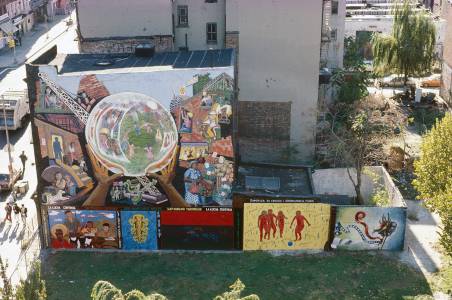 Above: La Lucha Continua The Struggle Continues collective mural. Below: individual murals by Karin Batten, Keith Christensen, Cliff Joseph, Camille Perrottet and Maria Dominguez (foto: Estate of Eva Cockcroft) cockcroft_lucha01kl.jpg