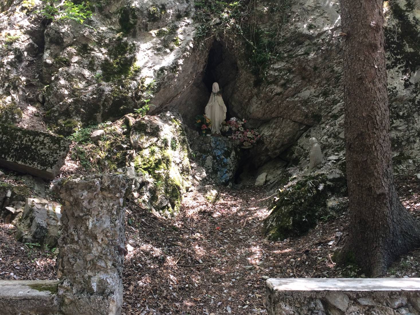 Madonnengrotte am Monte San Martino Abbildung Monte San Martino