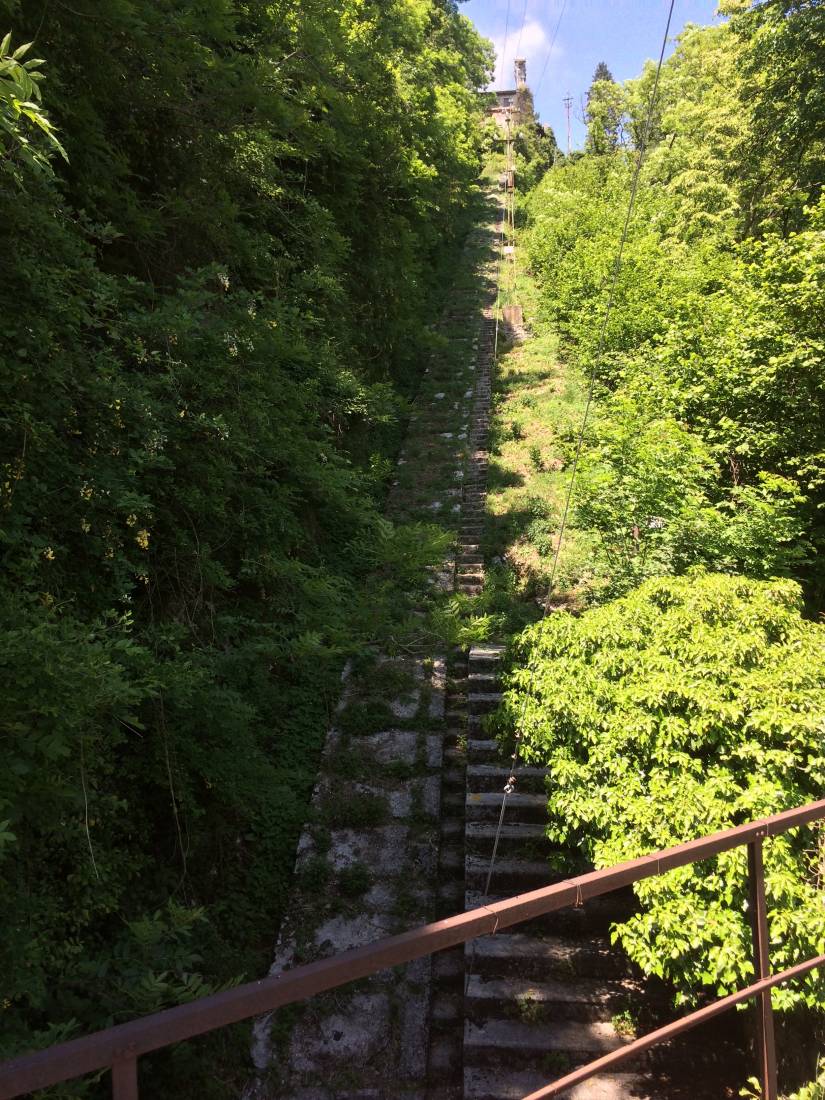 Stillgelegte Seilbahnanlage unterhalb des Monte Tre Croci Abbildung Monte Tre Croci