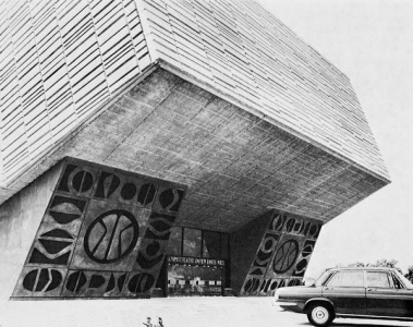 Abbildung Edgar Pillet, Sculpture facade extrieure, Amphithéâtre Louis Weil, Saint-Martin d'Hères, France, 1969
