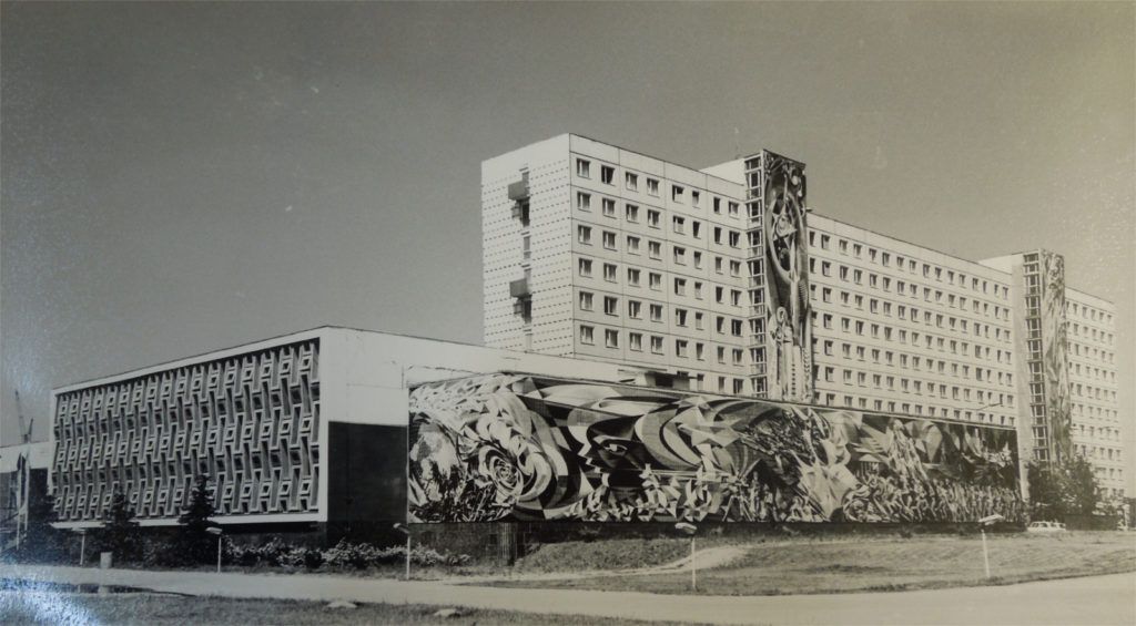 renau_halle02.jpg