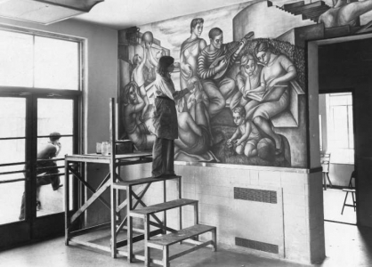 Marion Greenwood working on her fresco in the Red Hook Housing Project, Brooklyn, NYC (foto: Shalat / FAP, June 4th, 1940) w_a_goieeooehkrnmoddnr4rokl.jpg
